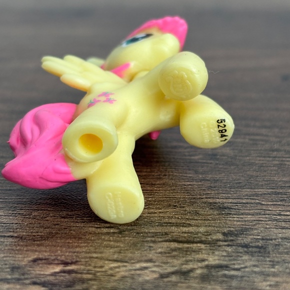 2010 MY LITTLE PONY Blind Bag Wave 15 Glitter FLUTTERSHY Figure 2"  Cake Topper - Picture 2 of 8